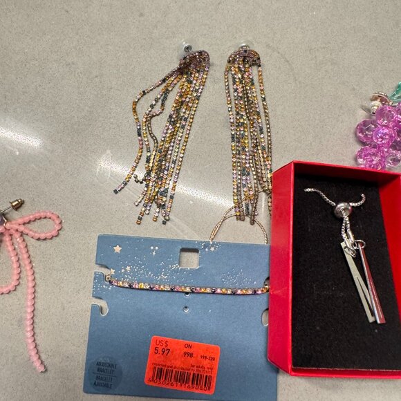 Assorted jewelry + peacock earring holder - Picture 9 of 11